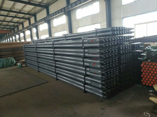 أنبوب حفر آبار المياه بقطر 25FT 114mm ، لحام احتكاك بدرجة فولاذية عالية ، أسود أو أزرق